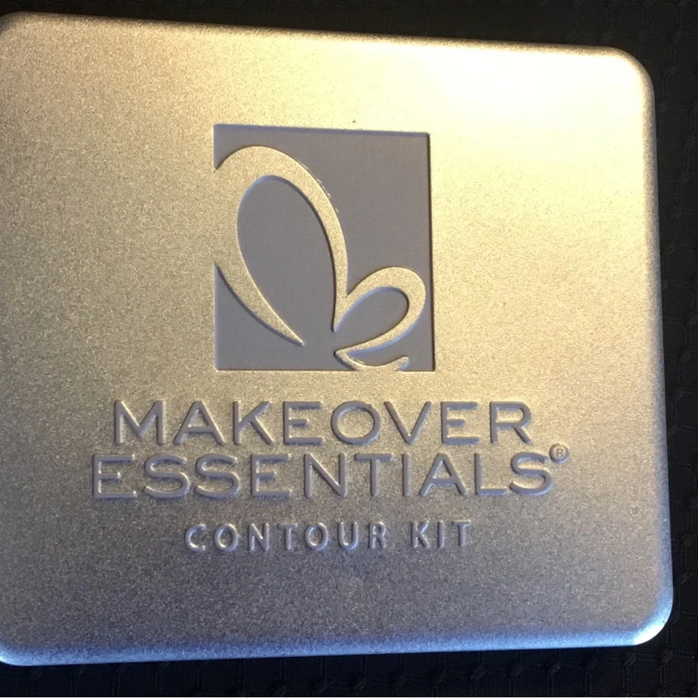 Makeover Essentials Contour Kit - Silver